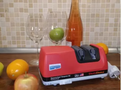 Электрическая ножеточка Chef's Choice CC-320R (красная)